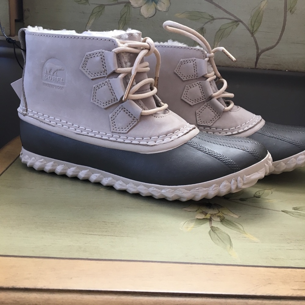 Spring SALE!!! Sorel waterproof boots - Picture 2 of 3
